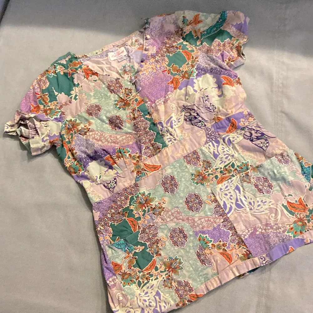 Scrub top - Picture 1 of 3